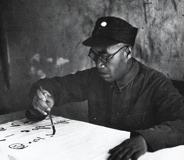 招财猫配资 57年刘伯承收到中央任命状，却致信毛主席请辞：请免去我的职务